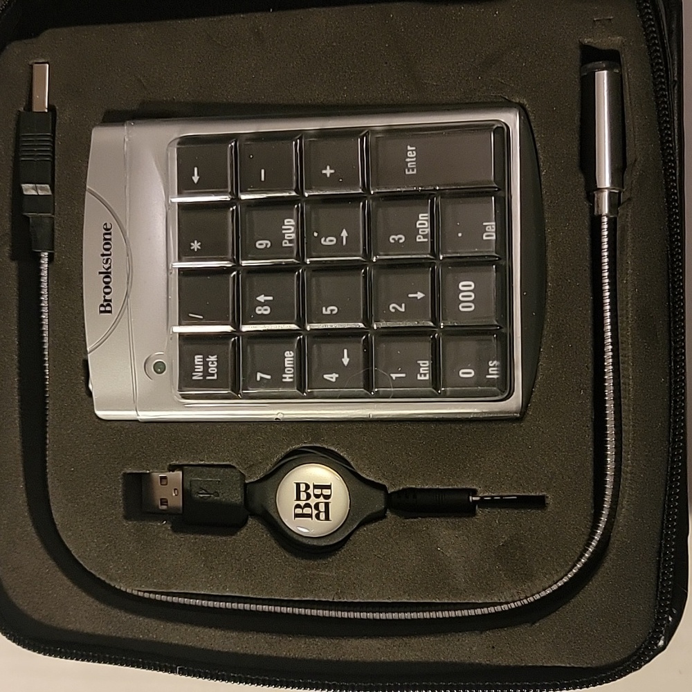 Brookstone LAPTOP Essentials Kit - Picture 2 of 7